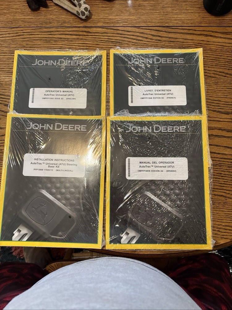 JOHN DEERE AutoTrac Universal (ATU) Operators Manuals, English, French, Spanish