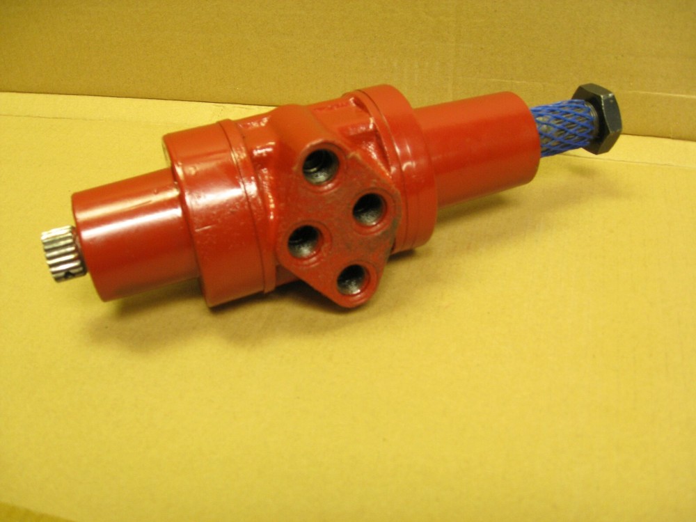 Farmall IH International Char Lynn power steering generator hand pump 382924r91