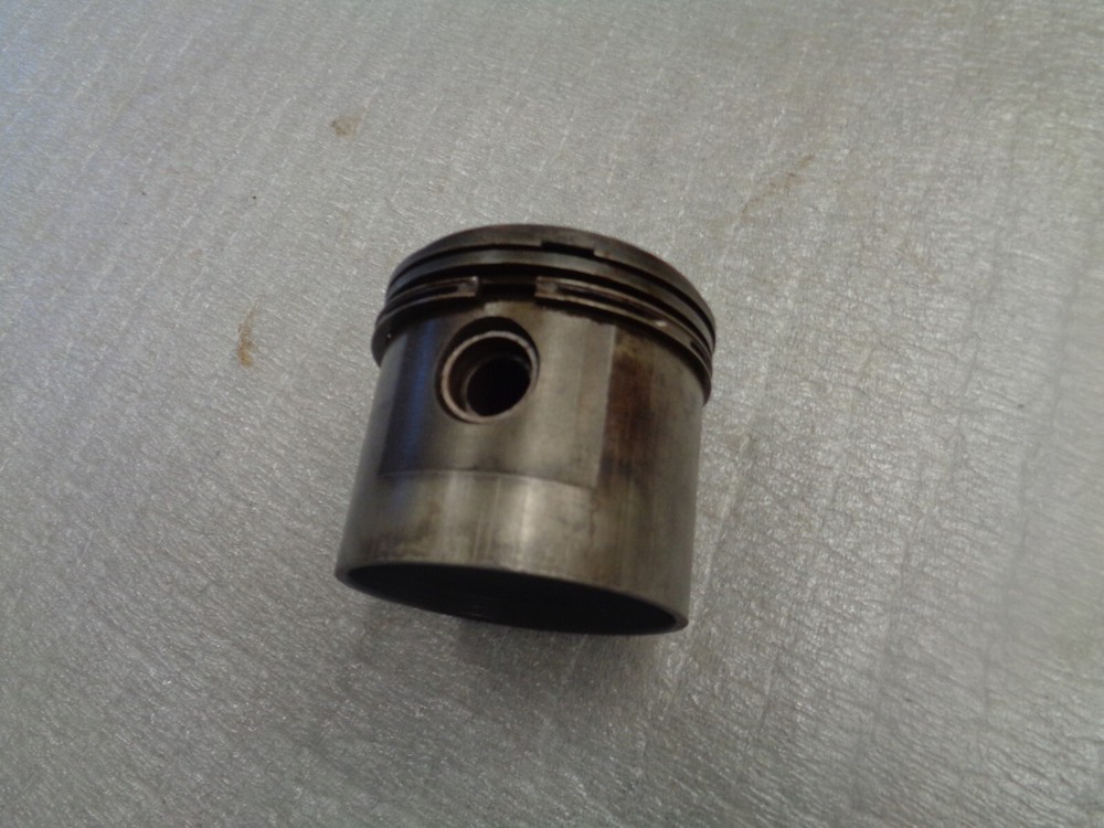 JOHN DEERE L. HERCULES ENGINE PISTON.