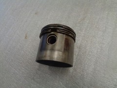 JOHN DEERE L. HERCULES ENGINE PISTON.