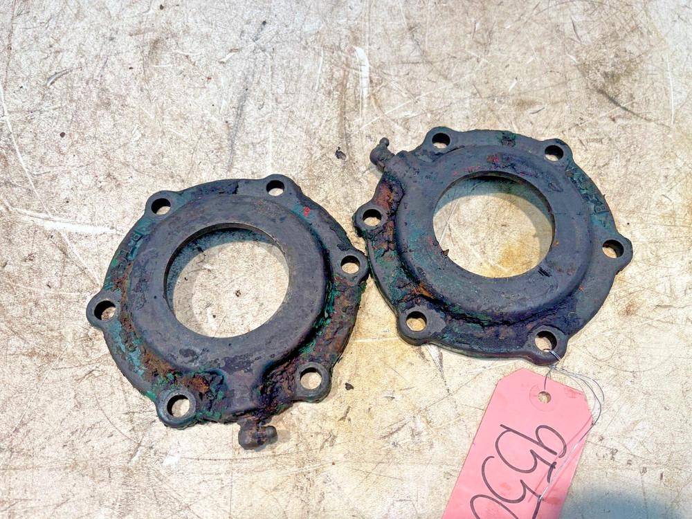 1942 Oliver 70 Tractor Rear Axle Seal Holders Retainers B701A