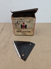 18 PC IH International Harvester Sickle Knife Sections w/ Box