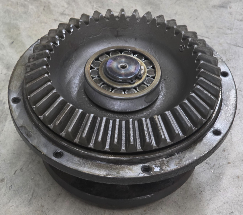 LVU23689 LVU23688 M136866 John Deere 4300 Tractor Front 4WD Hub Assem Fits Many