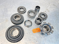 White 2-135 Tractor Transmission Pinion Shaft Gears 303220621 303220591