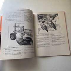Allis-Chalmers No. 354 4-Disc Plow & No. 355 5-Disc Plow Operators Manual