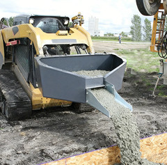 Skid Steer 1/2 Yard Cement Concrete Bucket Attachments with Spout Universal New