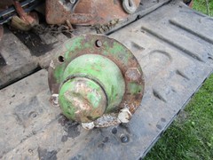 JOHN DEERE WHEEL HUB w10024 1065 running gear 700 720 740 770 1275