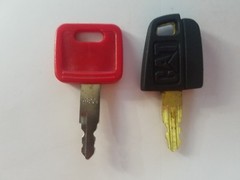 (1) John Deere (1) Caterpillar Cat Heavy Equipment Ignition Keys 5P8500 H800 Key