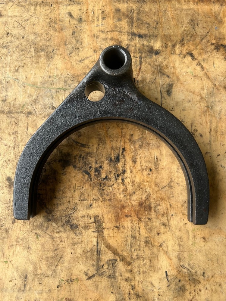 R120629 John Deere 5310 gear shift fork 2 and R synchro