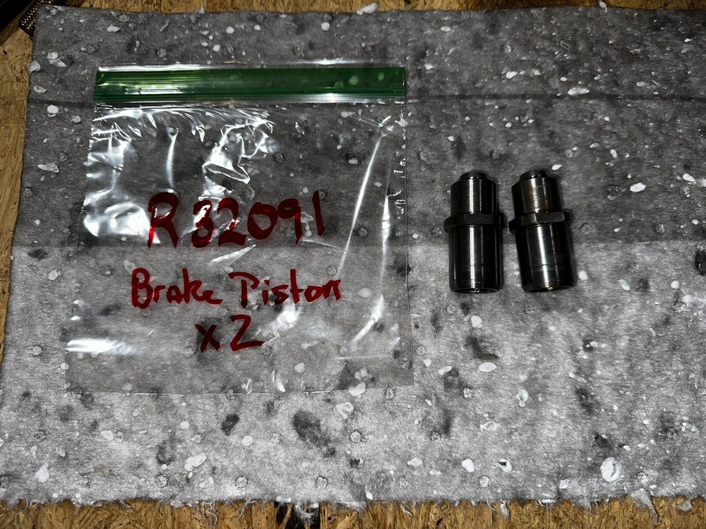 John Deere 4020 Brake Piston Sliders And Other R32091