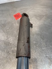 Massey Ferguson MF 2775 Tractor 3pt Lift Cylinder 1610040M91