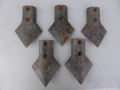 (5) Five 31-44 5″ Cast Iron Cultivator Sweeps 2-1/8″ CTC 7/16″ Bolts
