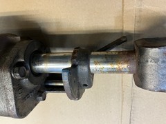 John Deere Tractor implement hydraulic lift R27421R cylinder