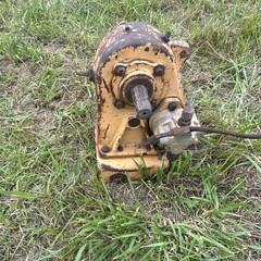 J I Case PTO Drive Gearbox Assembly w/ Shaft Yoke Coupler MCN H68887