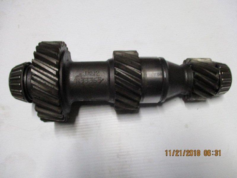 R33365 John Deere COUNTER SHAFT GOOD CONDITION