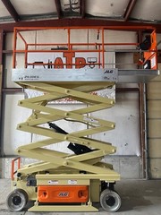JLG 2630ES ELECTRIC SCISSOR LIFT 800LB CAPACITY VERTICAL PLATFORM MANLIFT