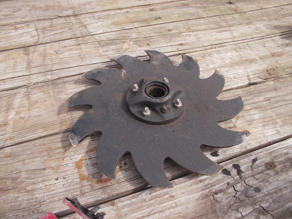 Yetter Sharktooth 2967 602 530155 OP 658010 AR-1 planter wheel w/ center hub