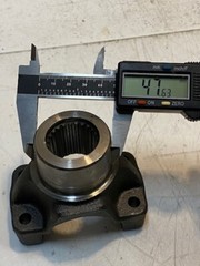 End Yoke C-268391 | 3-5/8″ L 2-1/2″ W 32mm Bore 8mm Bolt Holes 24-Spline