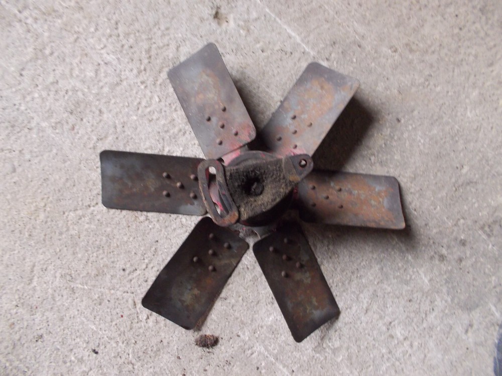 Farmall 560 Diesel D IH Tractor engine motor fan w/ belt drive pulley + mount