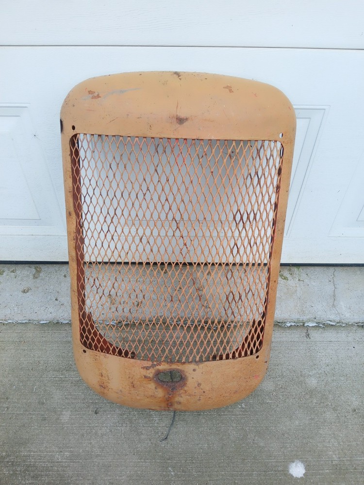 VINTAGE ALLIS CHALMERS MODEL C TRACTOR GRILLE, USED