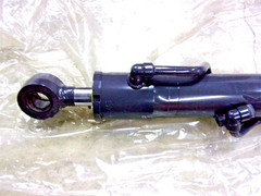 68817-67510 GENUINE OEM KUBOTA HYDRAULIC BOOM CYLINDER ASSEMBLY R400B