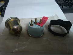 MARINE Oil pressure gauge with oil sender 1/8 pipe threads 2 1/16″ 80 psi