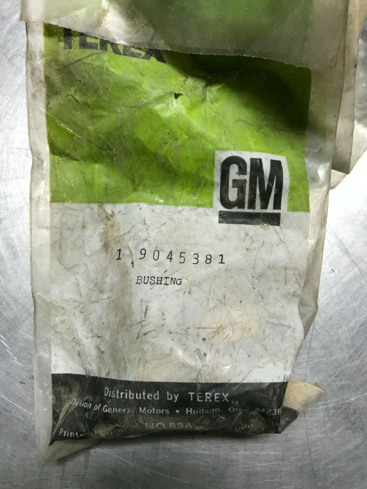 9045381 GENUINE GM Terex BUSHING E9045381 Euclid Clark