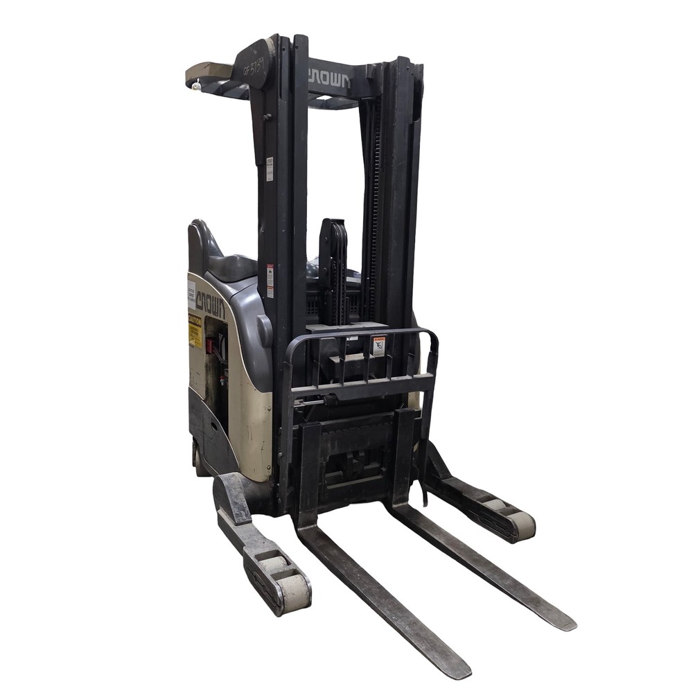 Crown RR5010-35 Narrow Aisle Reach Truck W/ Sideshift 3500Lbs Cap 198″ Lift 24V