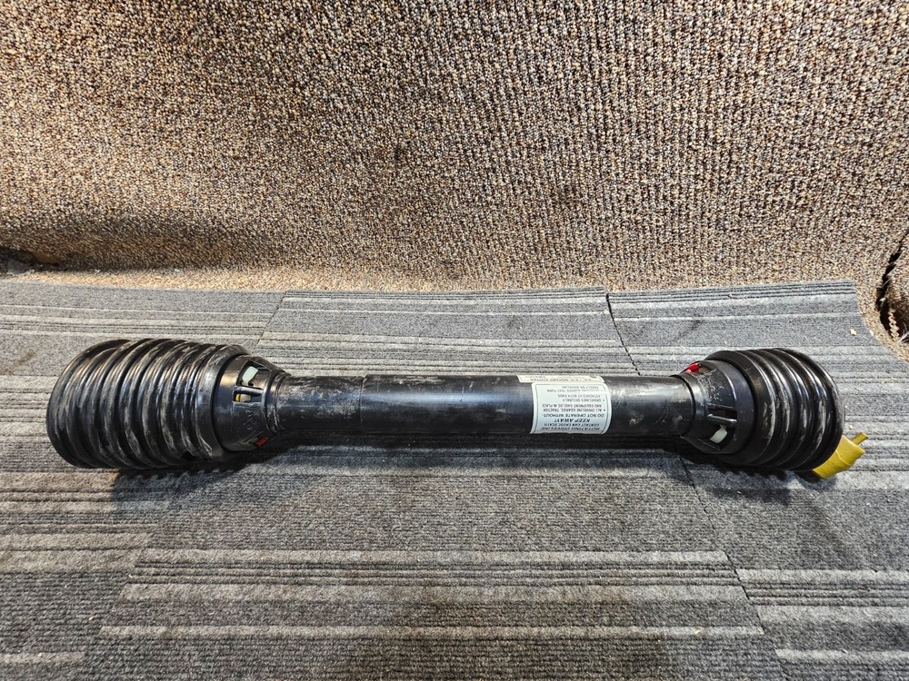 Weasler 14006432 32″ PTO Driveline 1-3/8″ 6 Spline QD x 1-3/8″ Round w/ Pin Hole