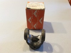 NOS Buyers 754713 H7 End Yoke 13/16” Round 1/4″ Keyway w/ Grease fitting hole