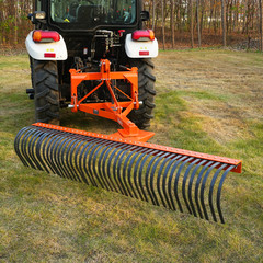 MechMaxx 84″ Landscape Rake with 42 Tines 3 Point Hitch Tractor Attachment, LR84