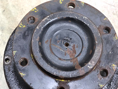 LVU23689 LVU23688 M136866 John Deere 4300 Tractor Front 4WD Hub Assem Fits Many