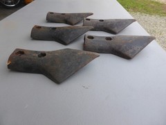 (5) Five 31-44 5″ Cast Iron Cultivator Sweeps 2-1/8″ CTC 7/16″ Bolts