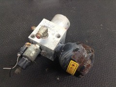 Hyundai HL757TM-9 Hydraulic Valve – Used | P/N 31LN10310