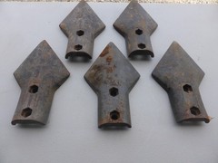 (5) Five 31-44 5″ Cast Iron Cultivator Sweeps 2-1/8″ CTC 7/16″ Bolts