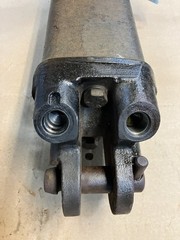 John Deere Tractor implement hydraulic lift R27421R cylinder