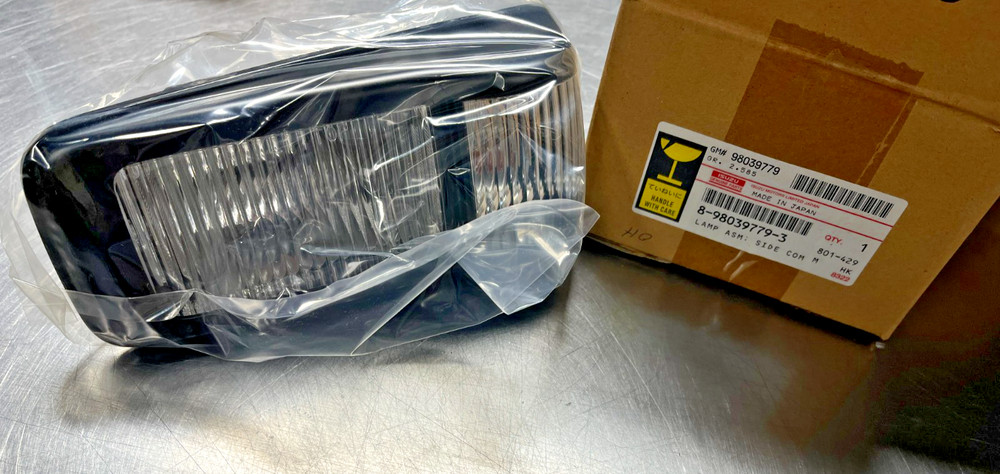 8-98039-779-3 Isuzu OEM GM Drivers Side Marker LAMP 2007-20 NPR Series 98039779