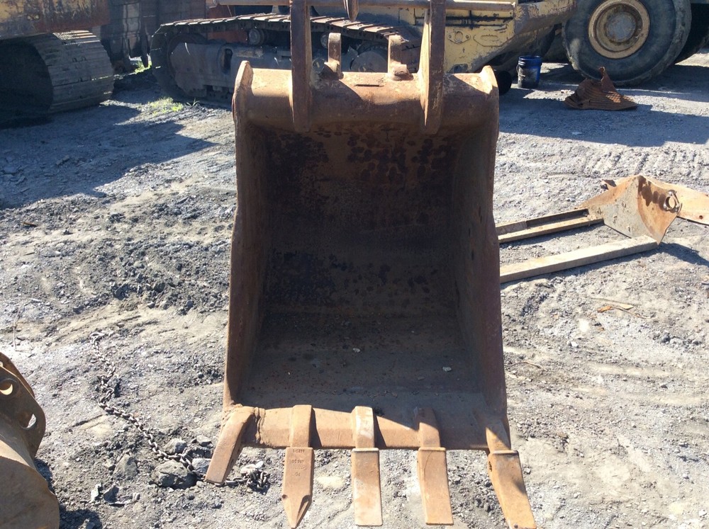 GEITH 22in. BACKHOE BUCKET