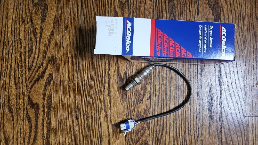 GM1) GM General Motors Genuine OEM Oxygen Sensor 213-3528