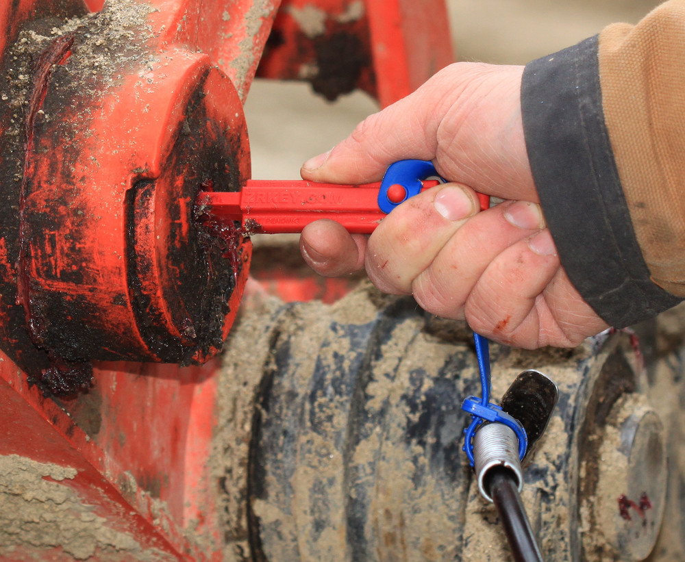 ZRKEY™ Grease Zerk Cleaning Tool