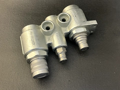 Faster 4BD4FH 7246783 Hydraulic Quick connect flat face block bobcat no inlets