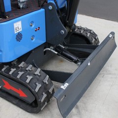 1.8Ton Mini Excavator Kubota Engine Hydraulic Digger Pilot System W/10Attachment