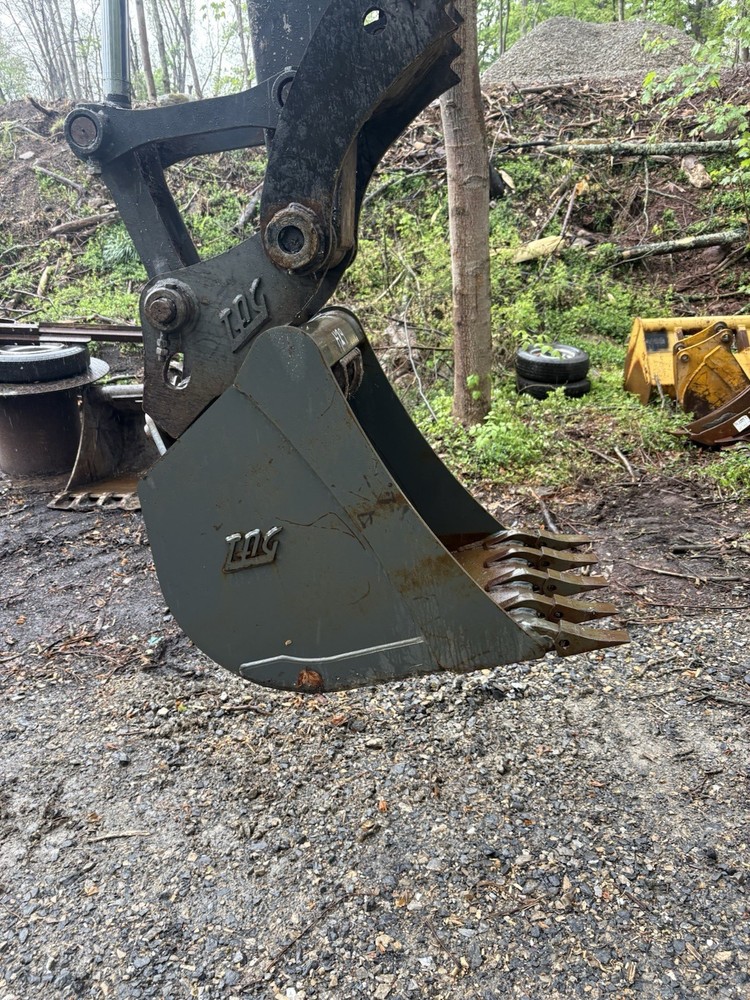 24″ Tag Excavator/Backhoe Bucket; 1.75″ Pin; Fits: Cat, Case, Deere, Takeuchi