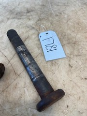1981 International IH 986 Tractor Front Axle Steering Cylinder Pins