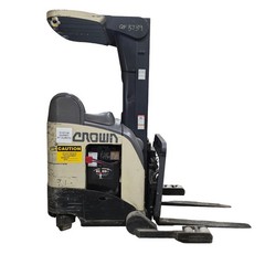 Crown RR5010-35 Narrow Aisle Reach Truck W/ Sideshift 3500Lbs Cap 198″ Lift 24V
