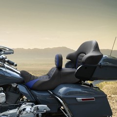 Step Up 1-Pc Rider/Pass Seat w/Backrest Pad For ’14-’23 Touring RK SG RG Blk/Blu
