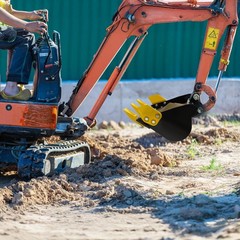 Bucket Mini Excavator Bucket w/Metal Teeth ﻿Excavator Kampf 2T/4409.25 lbs