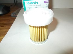 5 KUBOTA PART LOT: 3-OIL FILTERS,FUEL FILTER & AIR FILTER + BONUS NITRILE GLOVES