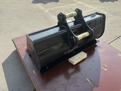 Cleaning Bucket fits CAT305 (40-IN X 0.17-CU M). 2 x 45mm Pins
