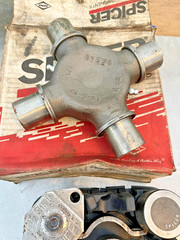 5-677X Dana SPICER *PARTIAL* U-JOINT Cross Bearing International 1696917C91